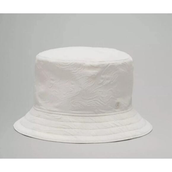 New NWT‎ Lululemon Both Ways Bone Bucket Hat Embossed Reversible L/XL - Picture 1 of 8